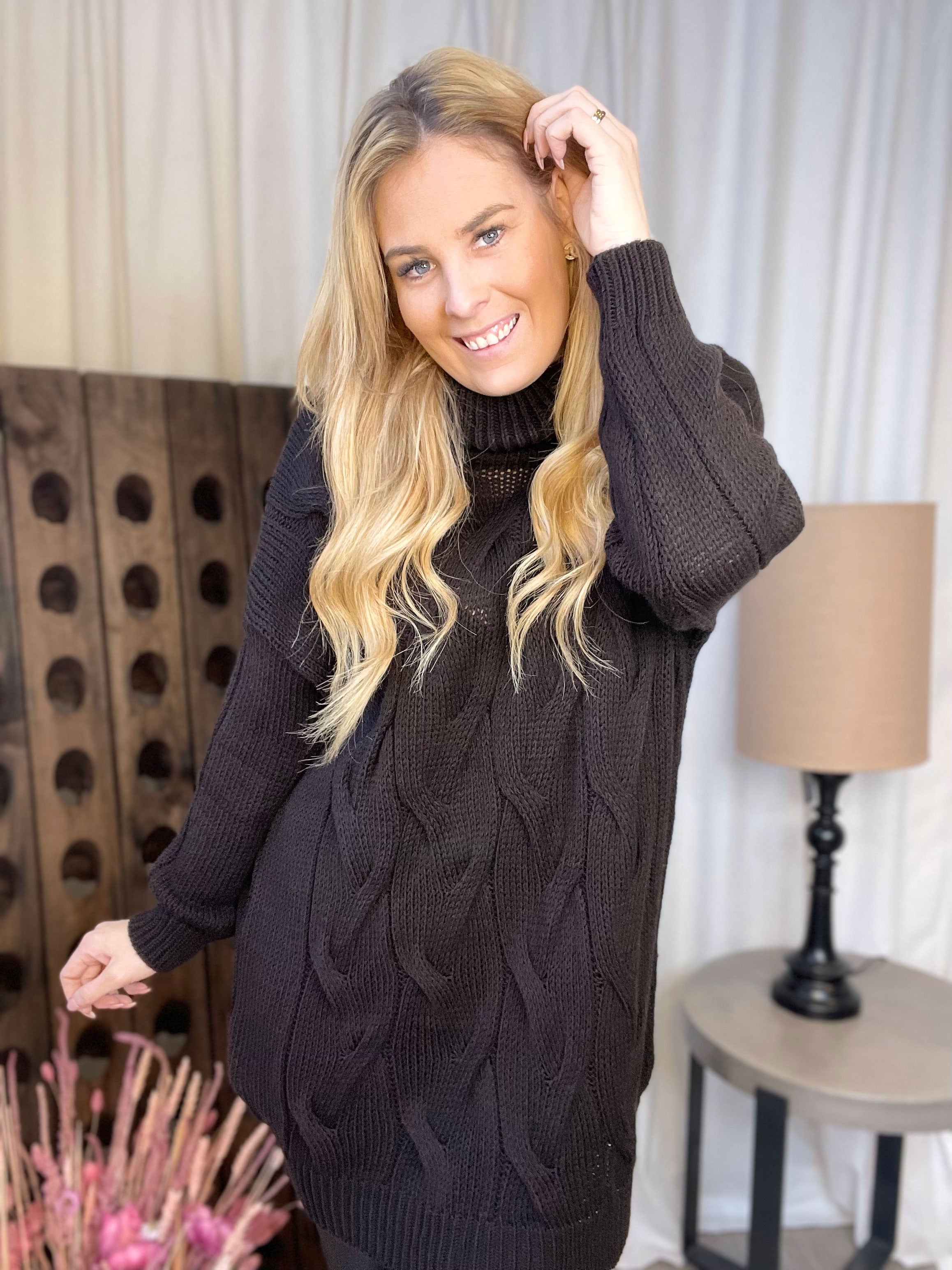 Masina - Strikkjole med rullekrave